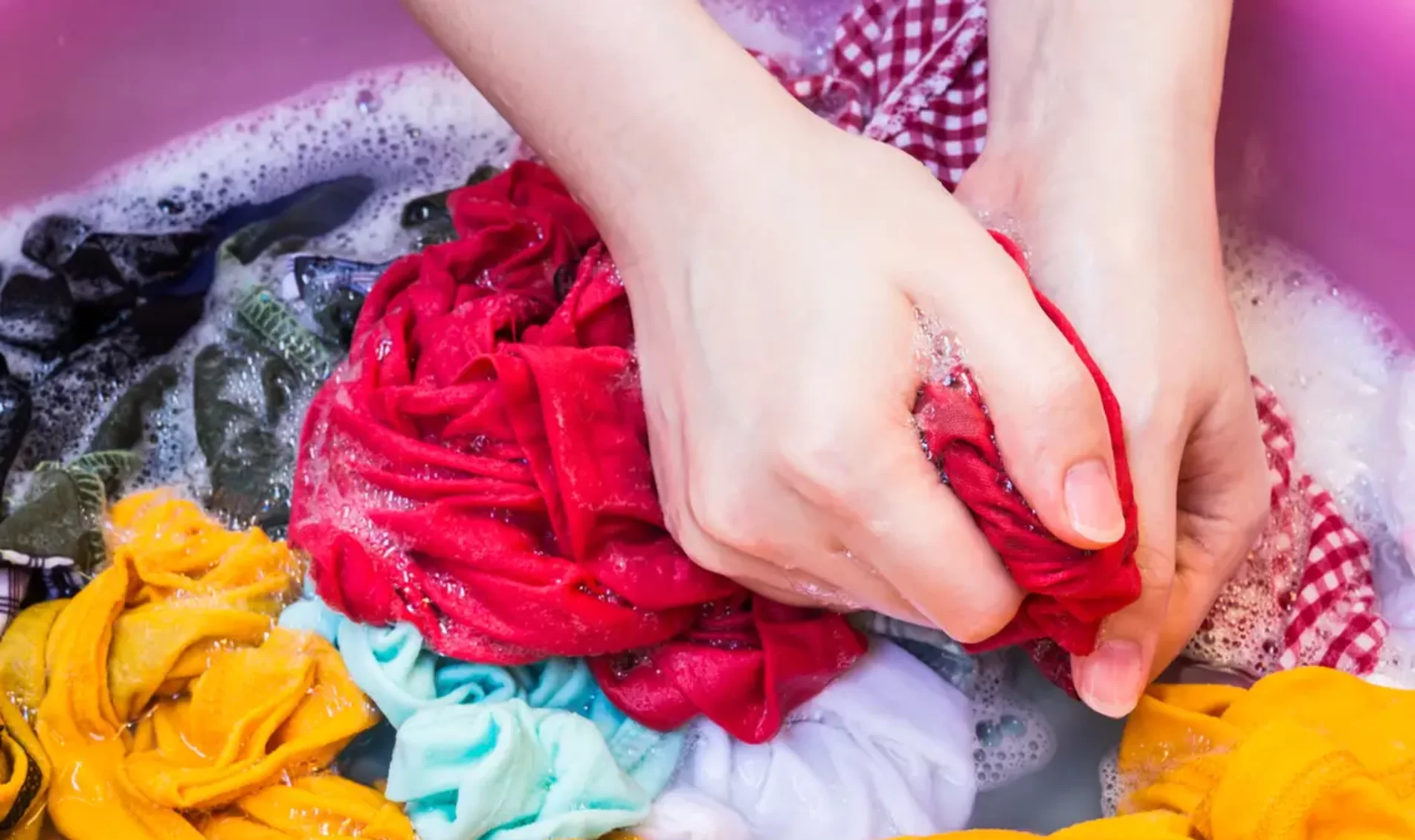Használt ruha tisztítása – Hogyan növeld ruháid élettartamát?